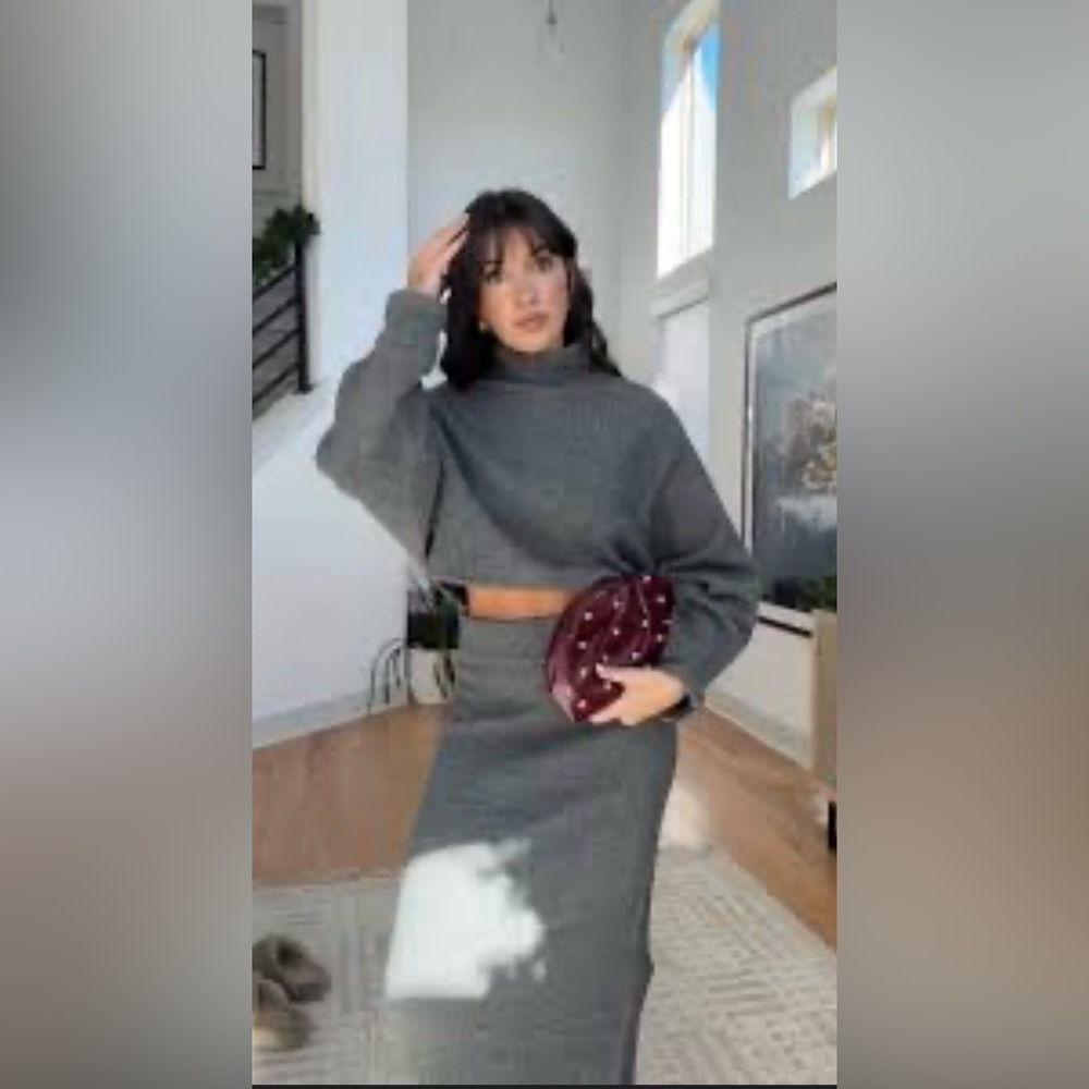 Commense Gray Cropped Turtleneck Knit Top & Maxi Skirt Set — Large